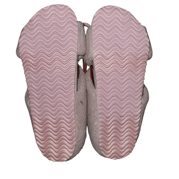 Deluxe by Dearfoams Women's Pink Memory Foam Slippers - Picture 2 of 2